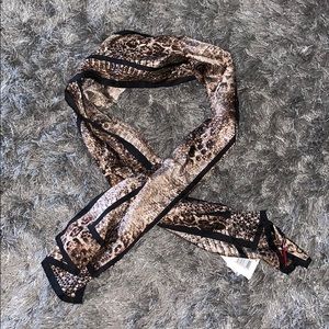 🌷Oscar De La Renta Scarf💋